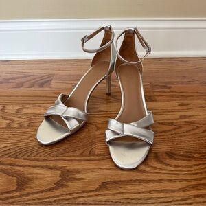 Nordstrom Rack Amora Silver Metallic Ankle Strap Heels Sz 8M Preowned perfect